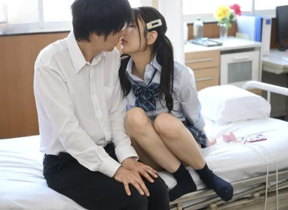 Cậu nam sinh yếu đuối bị khoa khôi địt ngay trong lớp