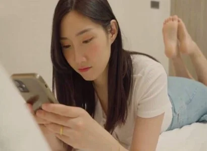 Chị vợ ăn vụng với anh nhân viên giao hàng