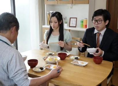 Con dâu banh vùng kín cho bố chồng